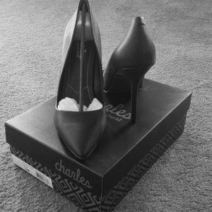 Charles David black classic stiletto pump